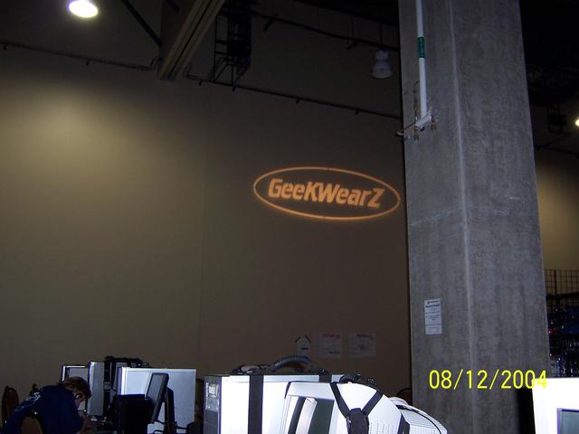 GeekWearz projector